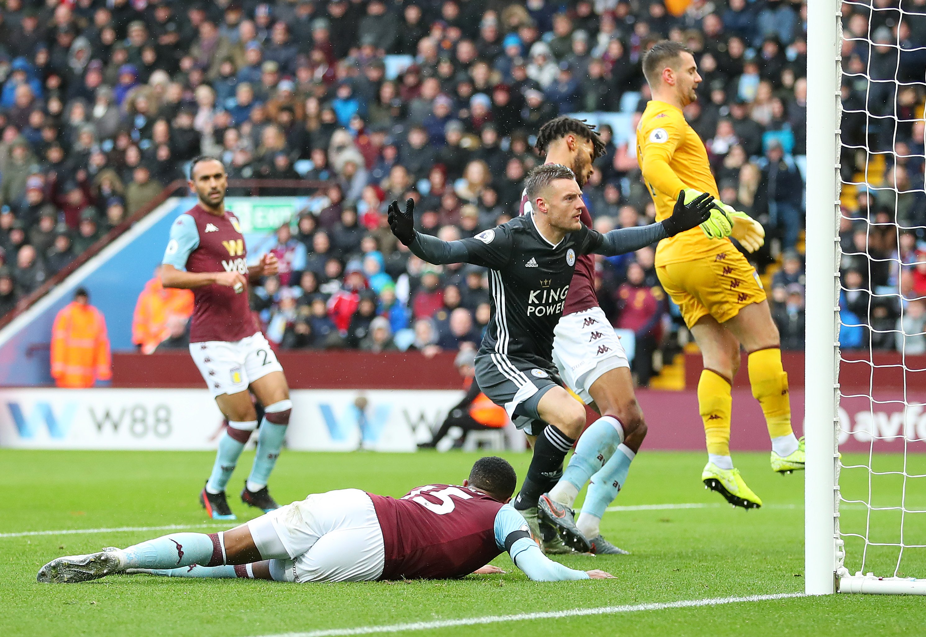 並借此開展 並借此開展